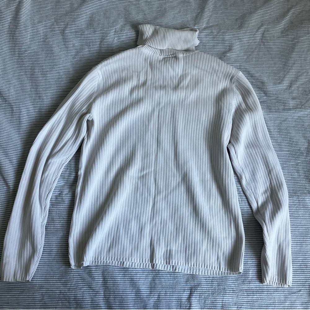 Ribbed white turtle neck long sleeve